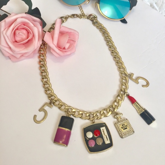 Jewelry - No. 5 Thick Chain Charms Statement Necklace 💎